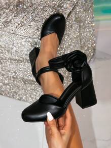 Women's Round Toe Hollow Chunky Heel Pumps - Black - View 1