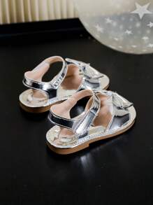 1 双女孩时尚蝴蝶结设计凉鞋，适合春夏季度假 - 銀色 - 查看 3