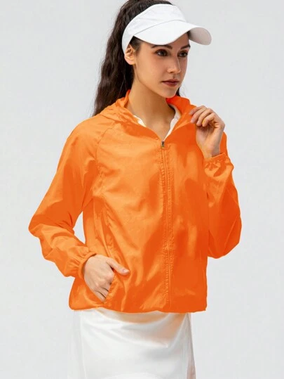 一件女式轻质防水速干户外运动夹克，休闲风衣，适合徒步、跑步、骑行、春夏季