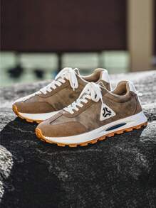 新款低帮系带休闲鞋，百搭厚底运动鞋，皮革鞋面，时尚，适合青少年男孩，极具吸引力的校园运动休闲鞋