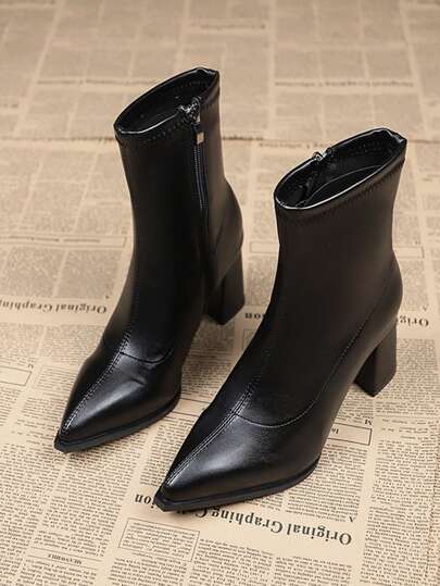 Fall/Winter 2025 Women's New British Style Leather Short Boots Black Elegant Chunky Heel Short Boots. Retro Pointed Toe Metal Side Zipper Boots. Chunky Heel High Heel Chelsea Boots. American Mid Heel Western Boots. Fashion Short Tube Boots.