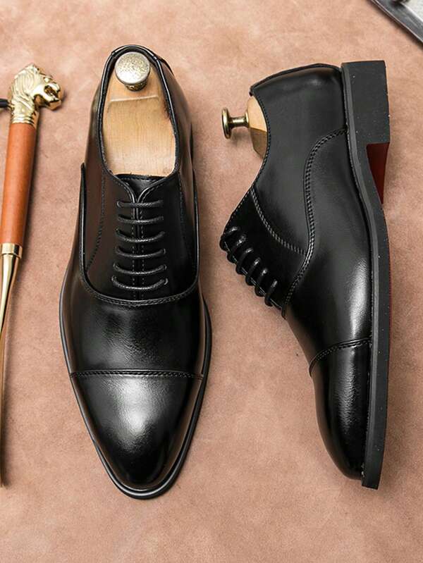 Herren einfarbige Budapester mit gerader Kappe, bequeme rutschfeste Gummisohle, formelle Schuhe für Outdoor-Aktivitäten von Männern