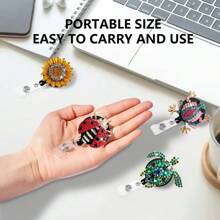 1 Stück 70cm ausziehbarer Kristall-Diamant ID-Ausweis-Halter mit Frosch-, Marienkäfer-, Schildkröten-, Sonnenblumen-Muster, elegantes Geschenk mit Kristallen