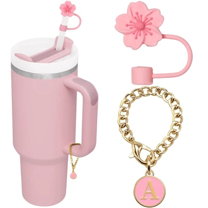 2PCS/1Set Stylish Personalised Cup Decoration Accessories, 1pc Cute Flower Straw Cover Cap & 1pc Pink Initial Name ID Letter Charms Chain,Reusable Silicone Straw Cap For 0.4in/10mm Straw Topper, Suitable For Wedding, Party, Mother's Day, Father's Day Gifts (1pc Straw Lid+1pc Alphabet Chain), Back To School Supplies