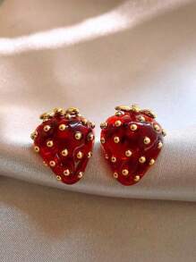 1 par de pendientes con colgante de fresa roja, adecuados para fiestas, reuniones, cumpleaños y uso diario de mujeres