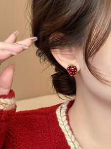 1 par de pendientes con colgante de fresa roja, adecuados para fiestas, reuniones, cumpleaños y uso diario de mujeres