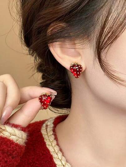 1 par de pendientes con colgante de fresa roja, adecuados para fiestas, reuniones, cumpleaños y uso diario de mujeres
