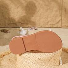 زوج واحد من الصنادل الكاجوال للبنات/الأطفال المزينة بالفراشات والزهور، مناسبة لفصلي الربيع والصيف