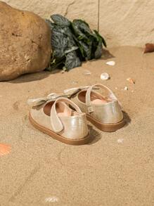 1 双婴儿蝴蝶结装饰休闲舒适百搭平底鞋，适合所有季节