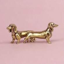 1pc Golden Dachshund Dog Statue, 3D Metal Dog Statue, Home Kitchen Decoration, Party Favors, No Power Required, Brass, Collectible Craft, Table Decoration Birthday Gifts Graduation