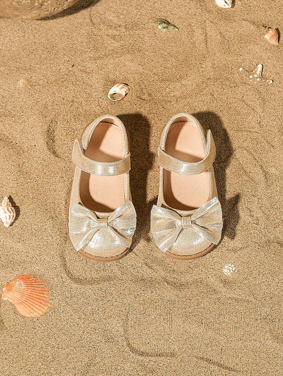 1 双婴儿蝴蝶结装饰休闲舒适百搭平底鞋，适合所有季节