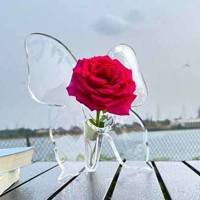 1个亚克力蝴蝶形花瓶，防碎，高透明度，桌面花瓶，适用于家居、卧室、书桌，也适合摆放在书架、餐桌、办公室、会议室、浴室、台面等处，可用于家居装饰、母亲节、婚礼和其他特殊场合。