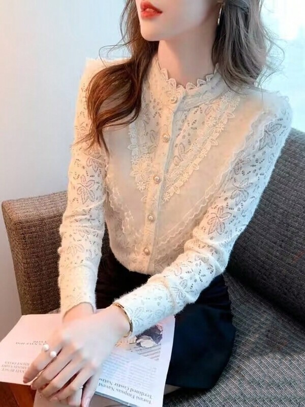 Camicia a maniche lunghe con collo alla coreana e chiusura monopetto per signora