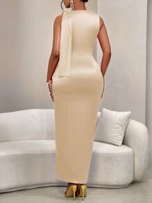 AIJ Amarilo 女士秋冬纯色优雅丝绒不对称领口无袖高开衩连衣裙，适合派对穿着 - 杏色 - 查看 6