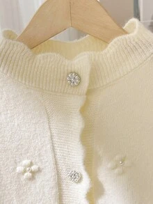 JIANHU 韩式针织开衫 - 秋冬柔软蓝色毛衣，带有 3D 花朵细节和荷叶边纽扣饰边，可爱的高领夹克，适合日常和办公室穿着 - 白色 - 查看 4