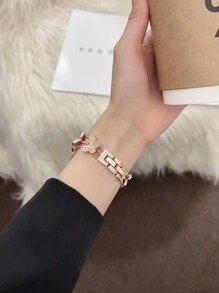 1 条 表带，男女皆宜。时尚金属水晶蝴蝶腕带兼容 38mm40mm41mm 42mm45mm 46mm49mm、 Series 11/10/9/8/7/6/5/4/3/2/1/SE/Ultra1/2/3，可调节腕带，不锈钢金属表带（仅限表带）