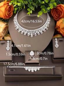 1 套优雅的方晶锆石花卉装饰首饰套装，包括 1 对耳环、1 条项链、1 条手链、1 个戒指，适合女士派对佩戴，不包括礼品盒 - 銀色 - 查看 5