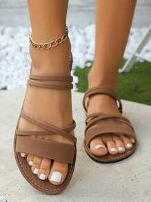 2025 Wiosna/Lato Nowe Modne Sandały, Płaskie Tkane Plażowe Odkryte Palce Casualowe Rzymskie Sandały, Kolor Czarny/Zielony/Brązowy