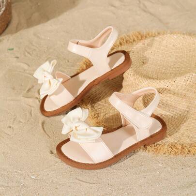 زوج من صنادل مسطحة جميلة بزخرفة فيونكة للبنات/الأطفال، مناسبة للربيع والصيف