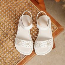 زوج من الصنادل المسطحة المزينة بالجواهر المناسبة للأطفال / البنات، مناسبة للربيع/الصيف