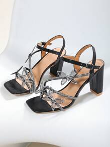 Sandalias de tacón alto y sexy en color negro para mujer, con decoraciones de strass y mariposa en los dedos, forma de punta cuadrada y correa en el tobillo, tacón grueso. Tacones altos apropiados para eventos formales elegantes