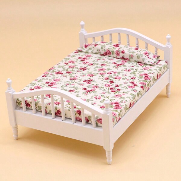 1pc Miniature European Style Wooden & Fabric Doll House Bedroom Furniture Set, Double Bed & Nightstand, Suitable For Doll House Play, Birthday Gifts, Christmas Gifts