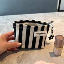 Bolsa de maquillaje de viaje portátil y mini, estuche cosmético multifuncional para toallas sanitarias, lápices labiales, monedero, organizador de maquillaje, bolsa de almacenamiento de maquillaje, estuche de maquillaje pequeño, estuche de viaje, accesorios para maquillaje, bolsa para brochas, contenedor de maquillaje, bolsa cosmética, artículos esenciales de viaje, accesorios para damas, artículos para viaje, útiles escolares, bolsa de maquillaje, estuche de maquillaje, artículos esenciales para vacaciones de invierno 2024, regreso a la escuela - Blanco y Negro - Ver 1