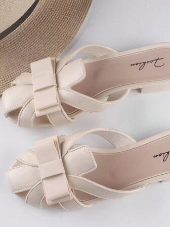 Women Bow Detail Knot PVC Slippers Open Toe Hollow Out Flat Thick-Soled Fashionable Versatile Indoor And Outdoor Anti-Skid Half-Bath Slippers