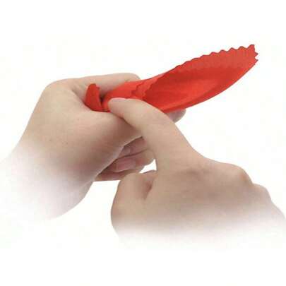 1 条带假手指道具的丝巾，近景魔术，街头表演，舞台表演，派对魔术（围巾款式随机）