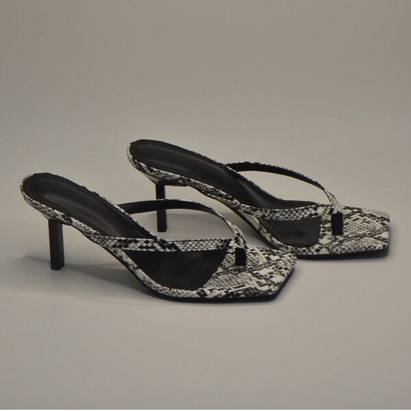 2025 Mulheres Verão Stiletto Heel Square Toe Snake Skin Thong Sandálias Com Sola De Borracha E Material De PU