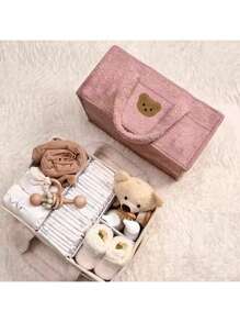 Giỏ đựng tã em bé hình đầu gấu dễ thương chất lượng cao, thích hợp dùng làm bàn thay tã, đựng tã và khăn ướt cho bé, là món quà lý tưởng cho các bà mẹ tương lai, cũng có thể dùng làm hộp đựng đồ trên xe hơi, thùng đựng tã trong phòng trẻ hoặc giỏ đựng tã di động. - Nhiều màu - Xem 8