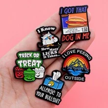 1 pieza Insignia de solapa de esmalte con diseño de letra de dibujos animados - Insignia personalizada para mochila y ropa, pasador para ropa, accesorio para bolso, accesorios escolares y de oficina, camisas, chaquetas, joyería, accesorios de otoño-invierno, Navidad, Halloween, adecuado para adolescentes, jóvenes, hombres, casual, al aire libre, atlético, vacaciones, regalos de graduación, cumpleaños, uso diario, regalos divertidos y lindos para maestros, accesorios de disfraz, encantos de bolso