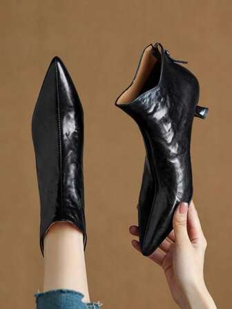 Stivaletti corti con punta affusolata alla francese, per donne, con tacco a spillo sottile, con taglio a V, tacco a gattino, lunghezza alla caviglia, nuovi arrivi per l'autunno/inverno 2024, dall'aspetto snello