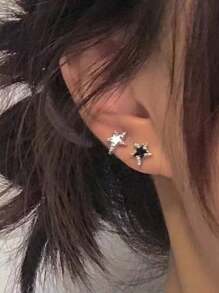 1 Pair Black & White Star Clip-On Earrings, Pentagram Ear Cuff Fashionable High-End Versatile Earrings For Women With No Piercing, Unique Personalized Earrings