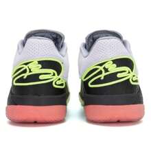 Nike Zapatos de baloncesto LEBRON XXII WH GS para niñas, cómodos para entrenamiento y uso casual - blanco/gris medio/amarillo verde/rojo volcánico - Ver 5