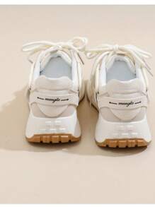 Nuove scarpe casual bianche stile coreano traspiranti, scarpe da ginnastica con platform basso da donna, autunno 2025