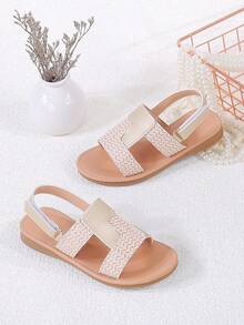 1 双女童休闲透气钩环平底公主凉鞋，适合夏季