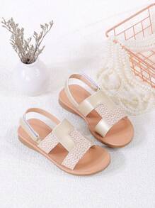 1 双女童休闲透气钩环平底公主凉鞋，适合夏季