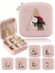 1 pièce Boîte à bijoux de voyage imprimée de lettres A-Z chic - Organisateur imperméable pour bagues, boucles d'oreilles et colliers  Boîte carrée portable anti-poussière  Cadeau parfait pour Noël et anniversaire. Ensemble pratique d'outils de maquillage pour filles, cadeau idéal, articles de voyage portables, fournitures de voyage, produits de vacances essentiels