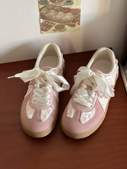 Damernas nya mesh andas mångsidiga fritids träningsskor, ballerinastil Snörnings platta vita sneakers