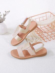 1 双女童休闲透气钩环平底公主凉鞋，适合夏季