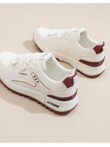 Nuove sneaker bianche stile coreano 2025, scarpe casual da donna a piattaforma bassa con suola spessa, traspiranti