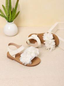 1 双可爱花朵女童凉鞋，适合春夏季