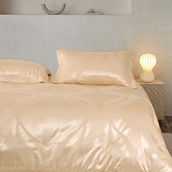 New Year's Warm Gold Quilt Three Piece Set, Including One Blanket And Two Pillows, No Need To Purchase Separate Quilt Cores, Made Of Pure Polyester Fabric, Soft And Comfortable, Skin Friendly, High-End, Gorgeous And Fashionable Pure Gold Design, Suitable For Hotels, Families, Bedrooms, Double Beds