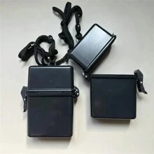 1个K-POP偶像照片卡收纳盒 - 晶莹剔透，防水防尘，带安全盖和便捷挂绳及挂钩 - 适用于收纳来自欧洲、美国、日本和韩国的偶像卡、体育卡、游戏卡，是节日、生日、圣诞节和新年礼物的理想之选。办公桌配件，办公用品，笔筒。 - 彩色 - 查看 5