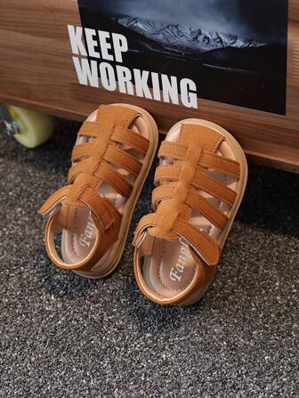 1 par barn sandaler med stängd tå, PU-material Anti-halk tjock sula med krok och ögla