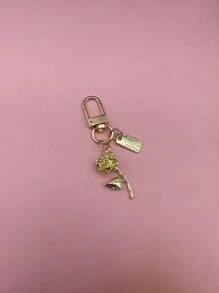 以美丽玫瑰为原型设计的一款包包挂件，玫瑰立体造型，纯色简约，欧美风情，适合大学生、小学生、女生。可作为包包挂件、汽车钥匙扣、生日节日、万圣节礼物、情侣礼物、万圣节服装配饰 - 彩色 - 查看 9