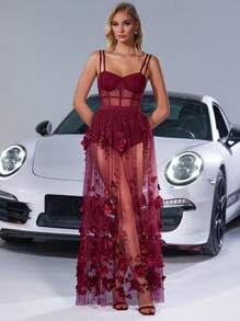 红色珍珠刺绣网眼拼接深 V 领露背喇叭下摆派对礼服，带按扣