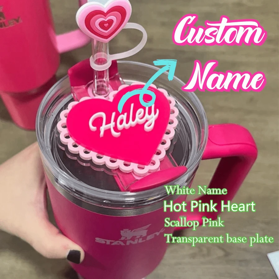 Placa con nombre para San Valentín - Etiqueta con nombre para vaso - Accesorios para taza - Placa con nombre para tapa de vaso - Se ajusta a botellas de agua de 30 u 80 onzas - CORAZÓN ROSA CALIENTE - Ver 1