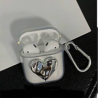 Estuche transparente con forma de corazón para auriculares con gancho plateado